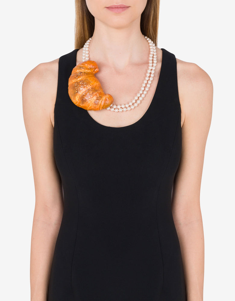 CroissantCollar de perlas Brown Orange Moschino 2