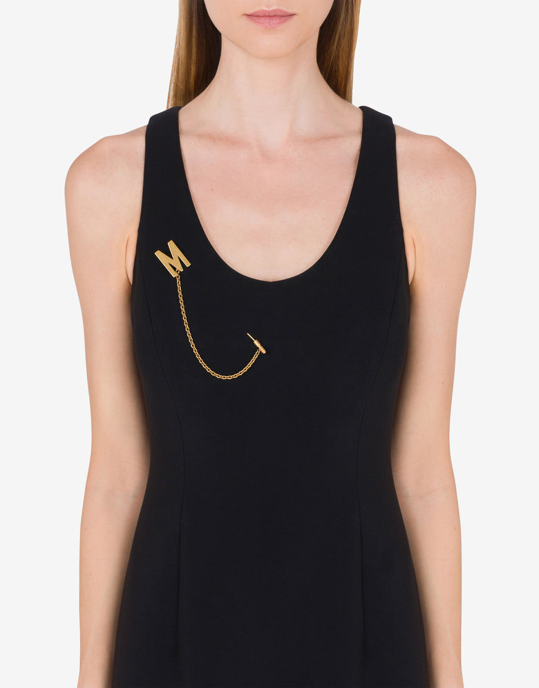 Broche con cadena M Gold Moschino 3