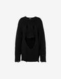 Oversized pullover in carved wool