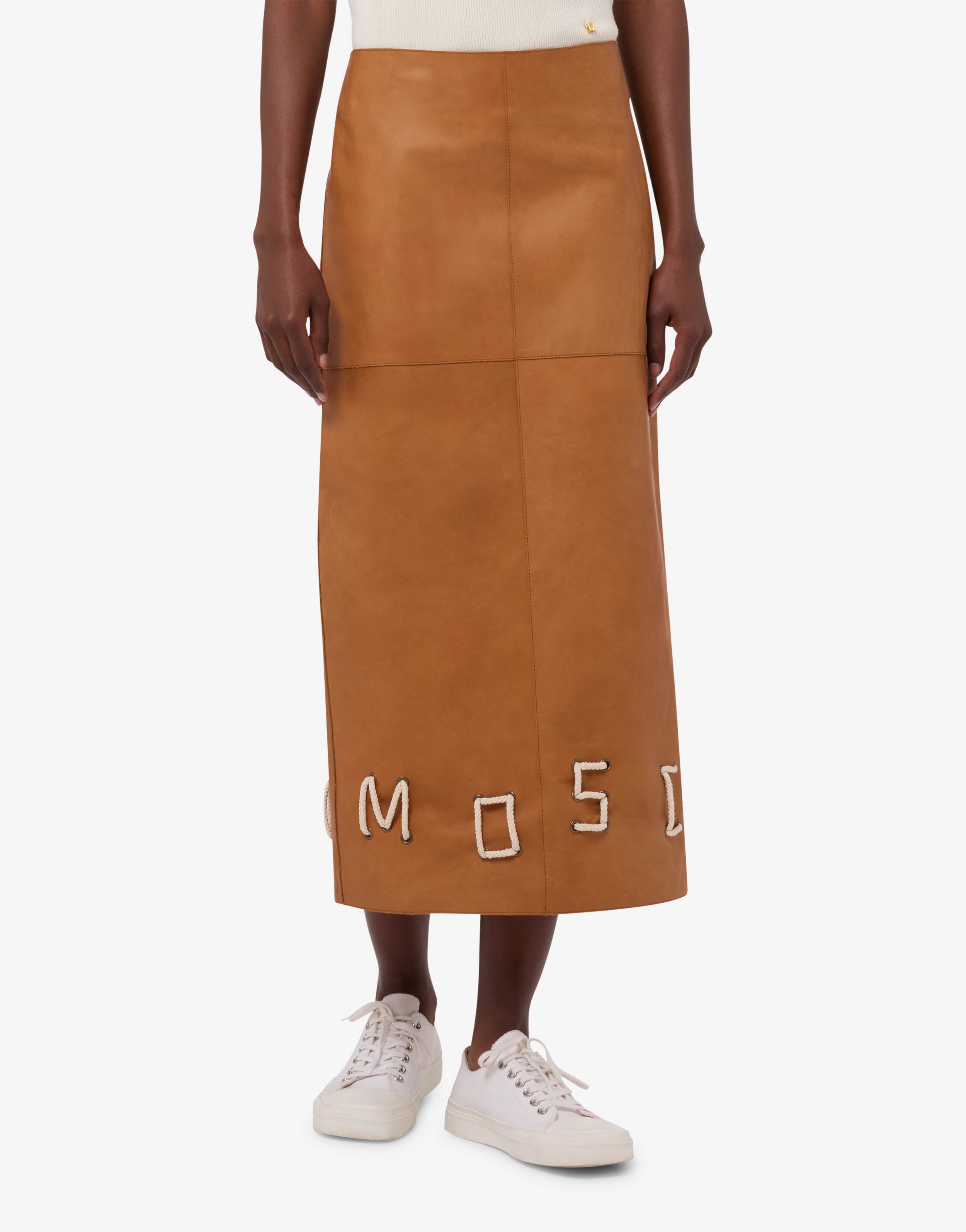 Falda de cuero decorada