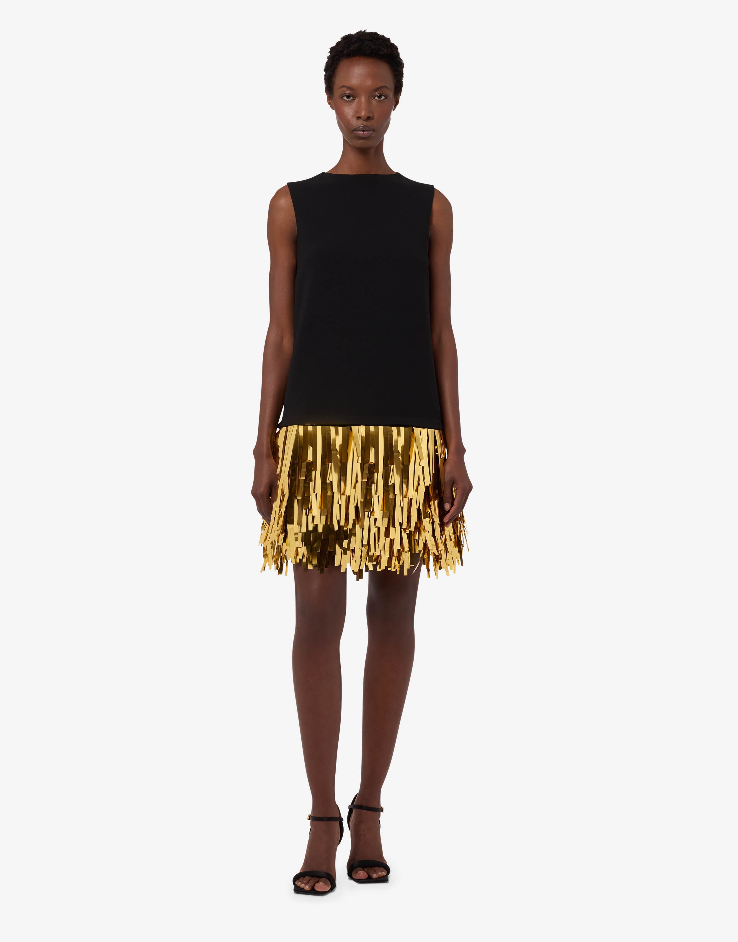 Vestido de crepé elástico con adornos