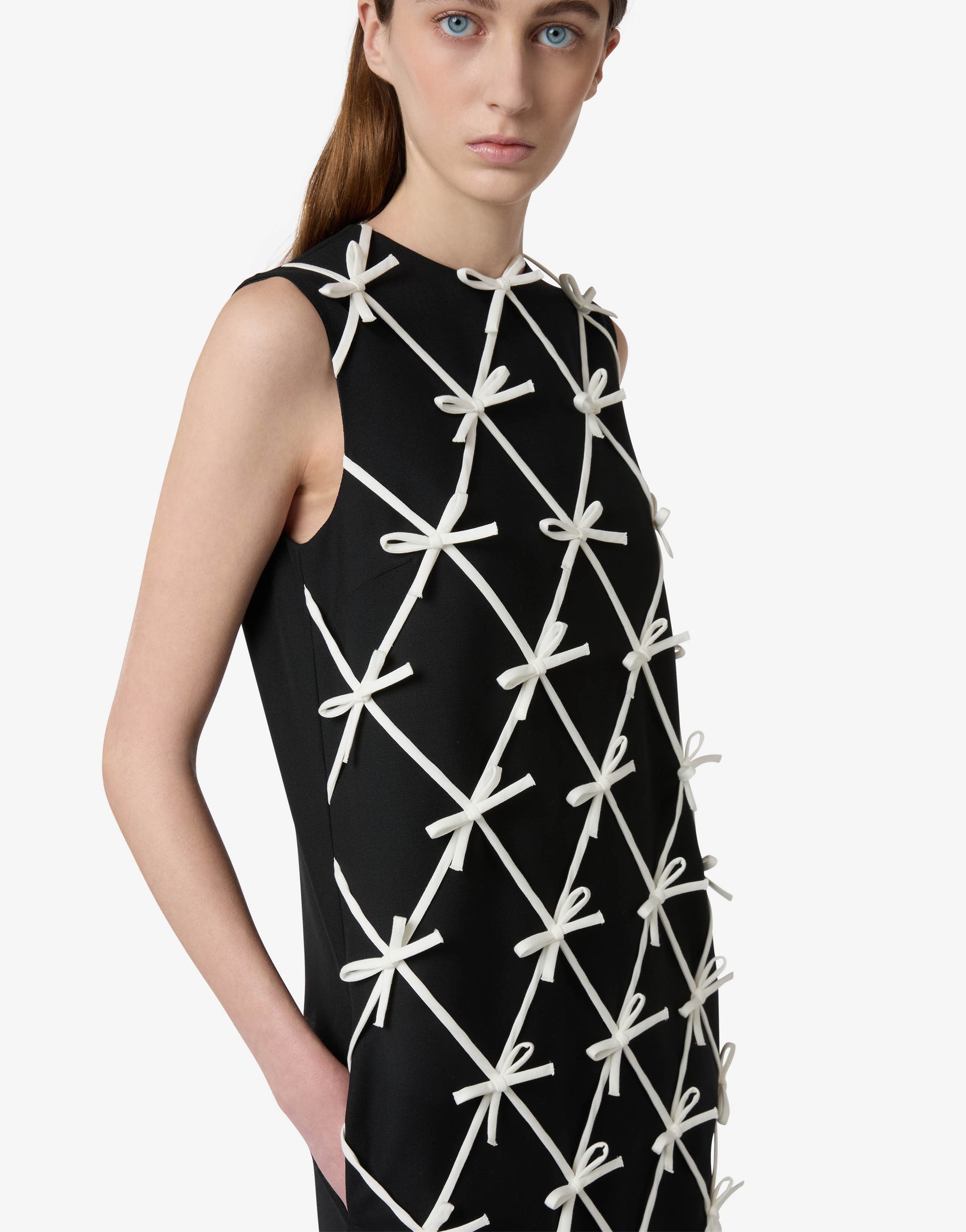 Woolen dress with bows