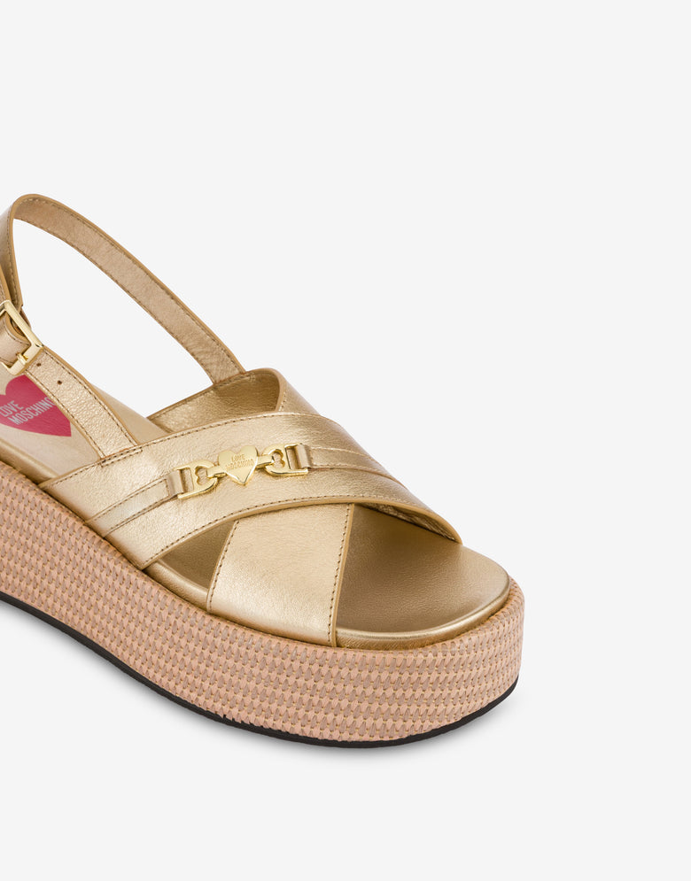 Sandalias planas de piel de napa laminada Gold Love Moschino 3