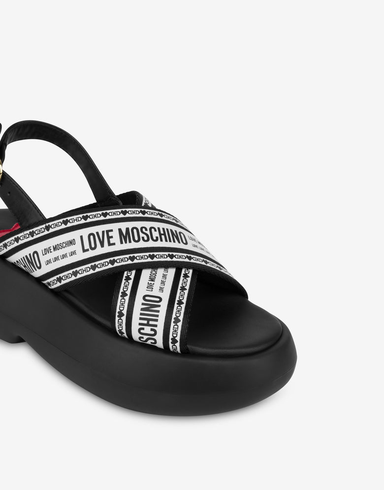 Sandalias cruzadas con suela gruesa Negro Love Moschino 3