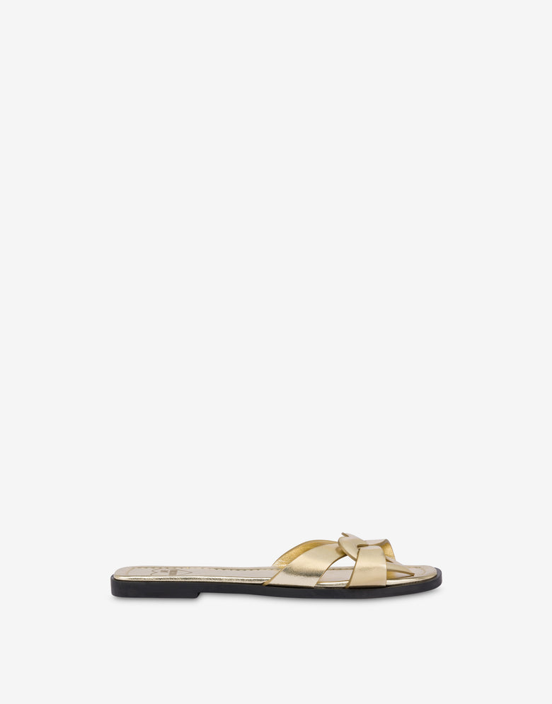 Sandalias planas de napa laminada Filled Heart Gold Love Moschino 1