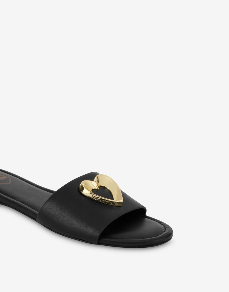 Sandalias planas de piel de becerro con corazón Negro Love Moschino 3